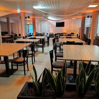 Salon Groupama - Style banquet sur la moitié de la salle