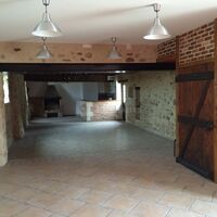 Salle vide vue du bar