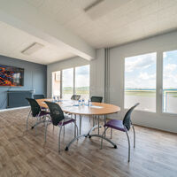 Salle réunion vue sur piste < 8 personnes