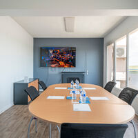 Salle de réunion vue sur piste < 8 personnes