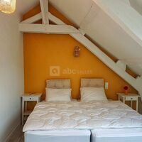 Chambre jaune 2 lits simples