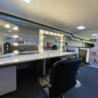 LOGE MAKE UP