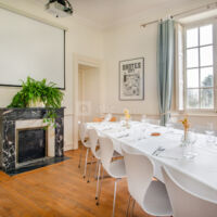 Manoir de Procé - Salon à l'étage - Configuration repas assis