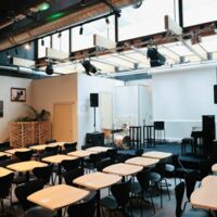 Salle principale / Puit de lumière naturelle