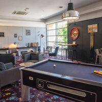Salon lounge