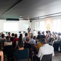 Conférence dans l'espace Viallat