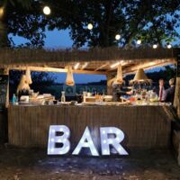 La paillote en fin de vin d'honneur