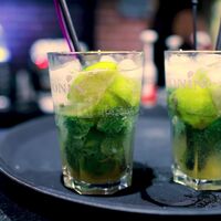 Large éventail de cocktails