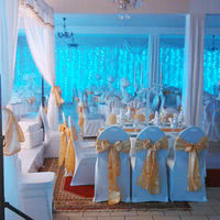 Salle decoration doree