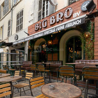 Terrasse et devanture extérieure