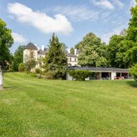 Vue extérieure - Parc et salle de reception intérieure