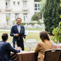 Réunion aux jardins du Grand Hôtel
