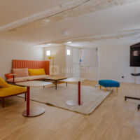 Une salle de sous commission