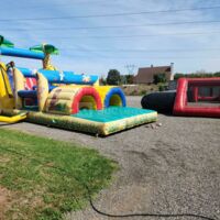 Jeux d'enfants en extérieur