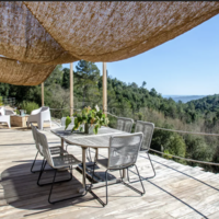 Terrasse suspendue au dessus de la forêt