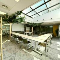 Salle de réunion sous-verrière, avec accès PMR