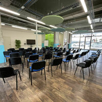 Grande salle de conférence en format conférence