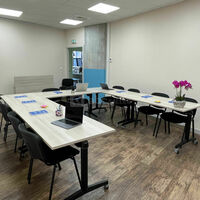 Salle de réunion format U