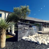 Le Trianon By Authentik Bistrot