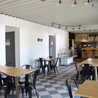 Salle intérieure de la guinguette
