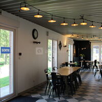 Salle intérieure de la guinguette