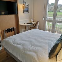 Chambre avec 1 grand lit