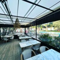 Terrasse couverte de la salle du restaurant