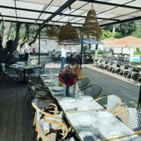 Terrasse couverte de la salle du restaurant