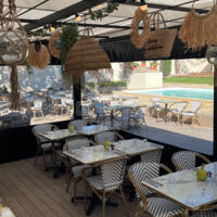 Terrasse couverte de la salle du restaurant