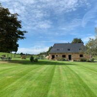 Grand jardin avec vue imprenable sur les prairies
