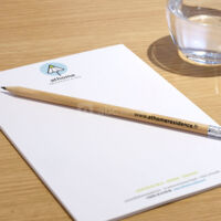 Bloc note et crayon fournis