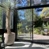 Vers la terrasse arrière