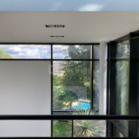 Vue de la piscine depuis la mezzanine