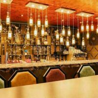 Le bar de la salle principale