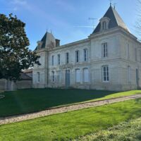 Vue de la façade du château