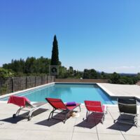 PIscine commune avec vue Alpilles