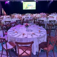 Repas assis au Hall VIP