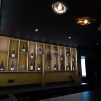 Salle de réunion avec bar à vin