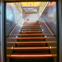 Escalier pour aller au pont