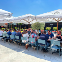 Repas d'entreprise sur la terrasse