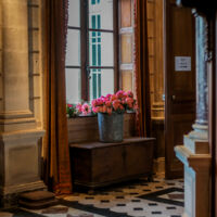 Entrée château fleuri
