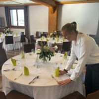 Equipe de service, dressage des tables