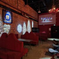 Salle de réception - vidéoprojecteur sur grand écran