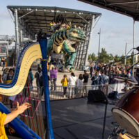 Parvis nord de la Cité du Dragon et sa nef