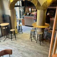 Entrée et comptoir de bar
