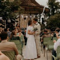 Terrase aménagée lors d'une cérémonie de mariage (photo Diane Barbier)