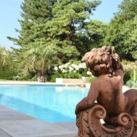 Notre piscine à débordement chauffée quelle que soit la température extérieure.
