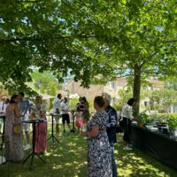 Au mois de Juin 2023 nous avons eu le plaisir d'accueillir Léana et sa famille à l'occasion de sa communion, une jolie journée à l'ombre des grands arbres.