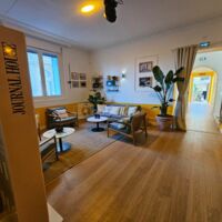 Configuration corporate sur-mesure (conférence + espace lounge)