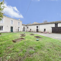 Cour avant